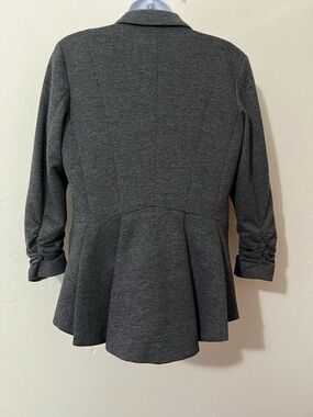 Gibsou - Dark Gray Single-Button Blazer
With Fantail